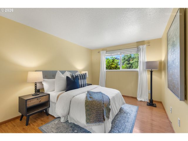 1935 HILLHOUSE Dr, West Linn, OR 97068