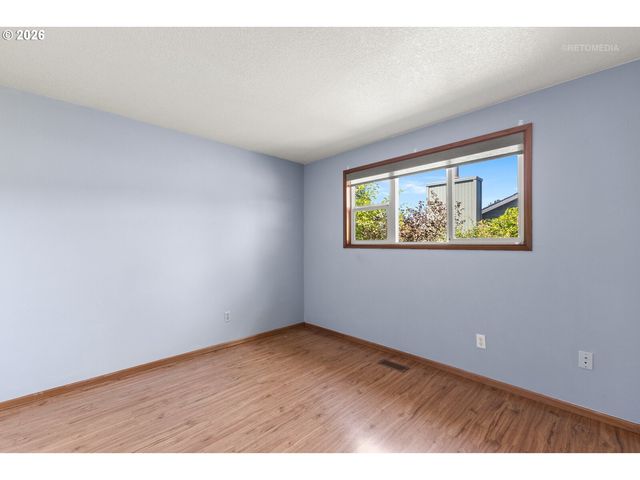 1935 HILLHOUSE Dr, West Linn, OR 97068