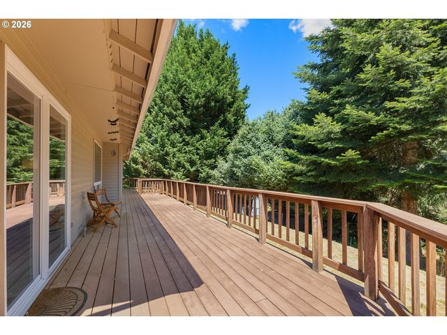 1935 HILLHOUSE Dr, West Linn, OR 97068
