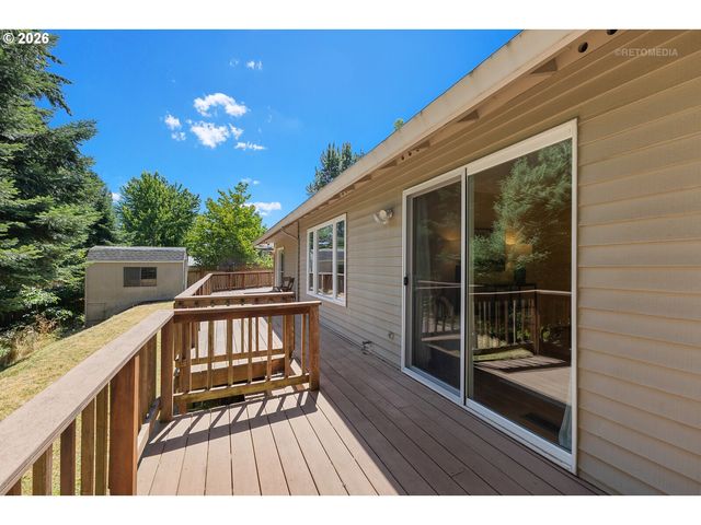 1935 HILLHOUSE Dr, West Linn, OR 97068