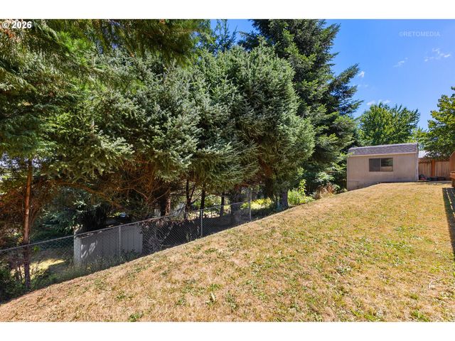 1935 HILLHOUSE Dr, West Linn, OR 97068
