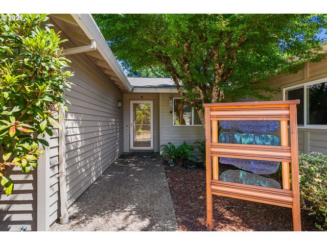 1935 HILLHOUSE Dr, West Linn, OR 97068