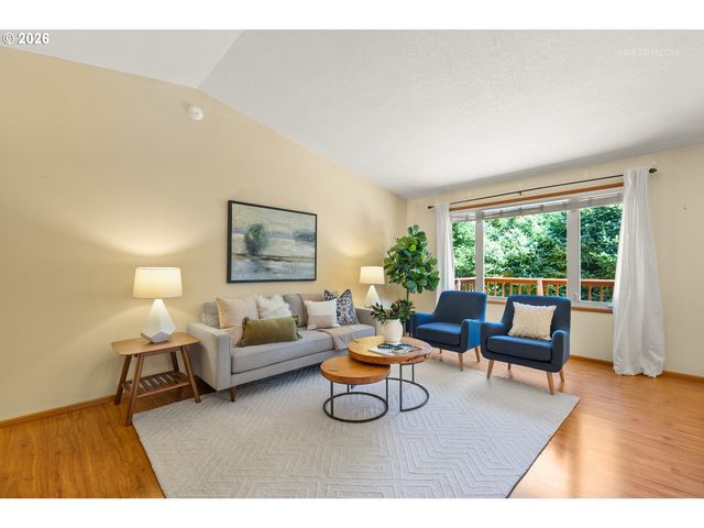 1935 HILLHOUSE Dr, West Linn, OR 97068