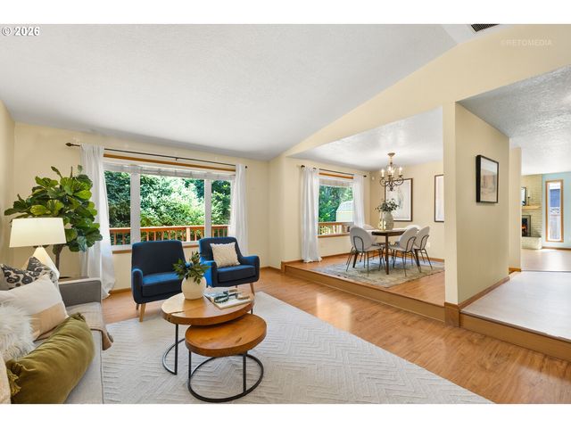 1935 HILLHOUSE Dr, West Linn, OR 97068