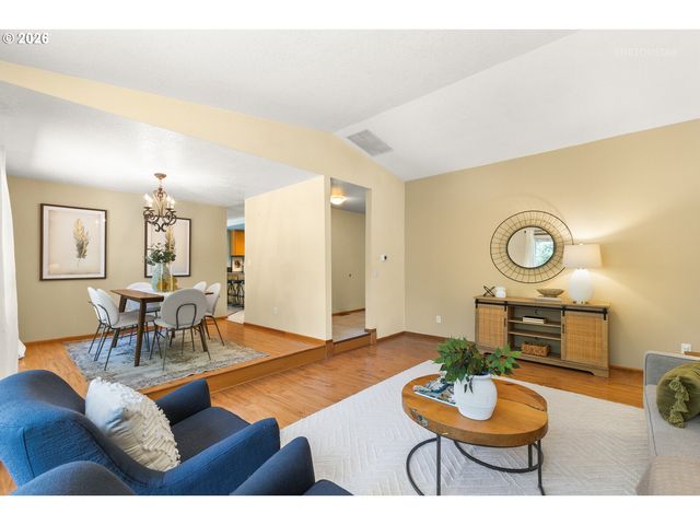 1935 HILLHOUSE Dr, West Linn, OR 97068