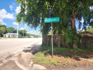 916 Weymouth Road, Lake Worth, FL 33461