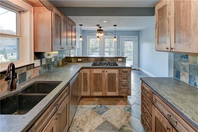 10401 E 70th Terrace, Raytown, MO 64133