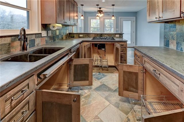 10401 E 70th Terrace, Raytown, MO 64133