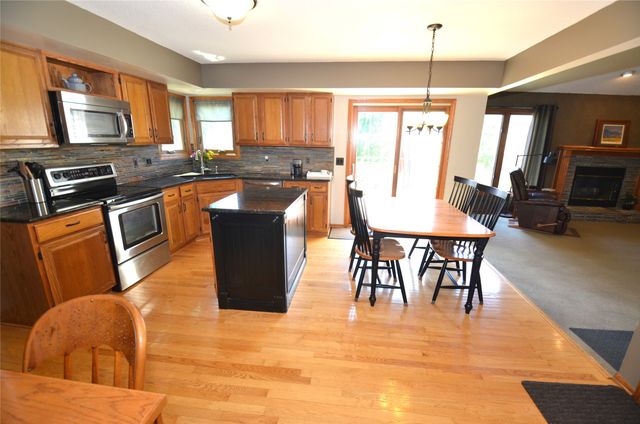 1964 Walnut Street, West Des Moines, IA 50265