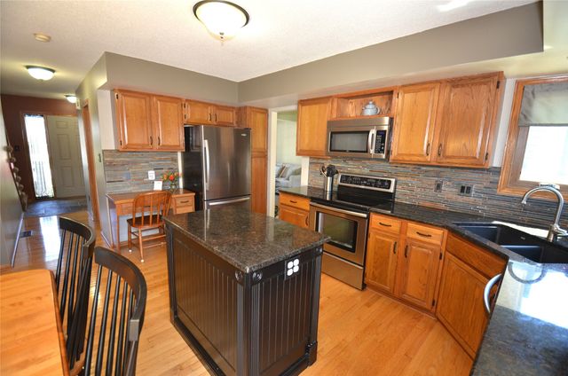 1964 Walnut Street, West Des Moines, IA 50265
