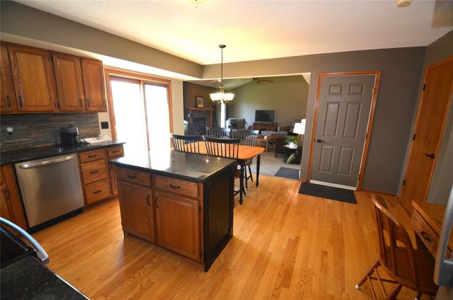 1964 Walnut Street, West Des Moines, IA 50265