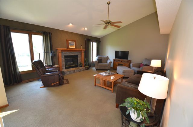 1964 Walnut Street, West Des Moines, IA 50265