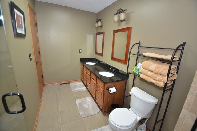 1964 Walnut Street, West Des Moines, IA 50265