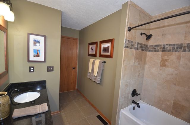 1964 Walnut Street, West Des Moines, IA 50265