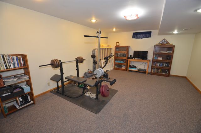 1964 Walnut Street, West Des Moines, IA 50265