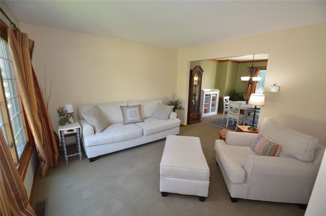 1964 Walnut Street, West Des Moines, IA 50265