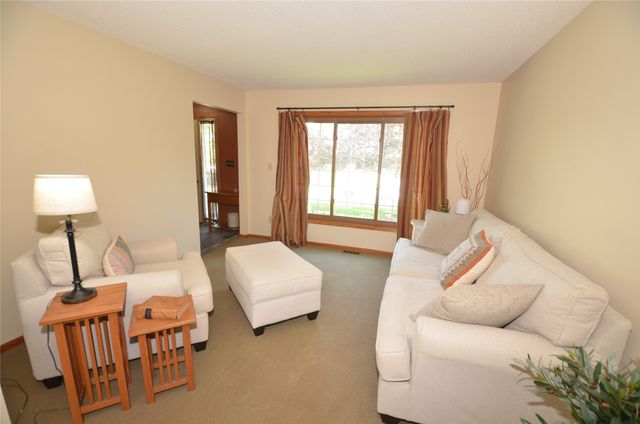 1964 Walnut Street, West Des Moines, IA 50265
