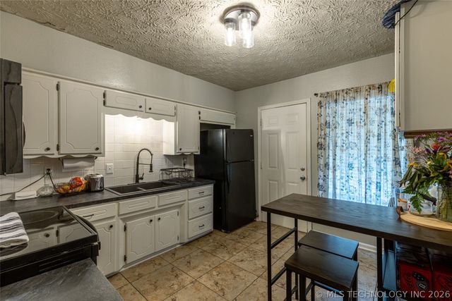 310 N Sawyer Street, Pryor, OK 74361