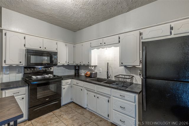 310 N Sawyer Street, Pryor, OK 74361
