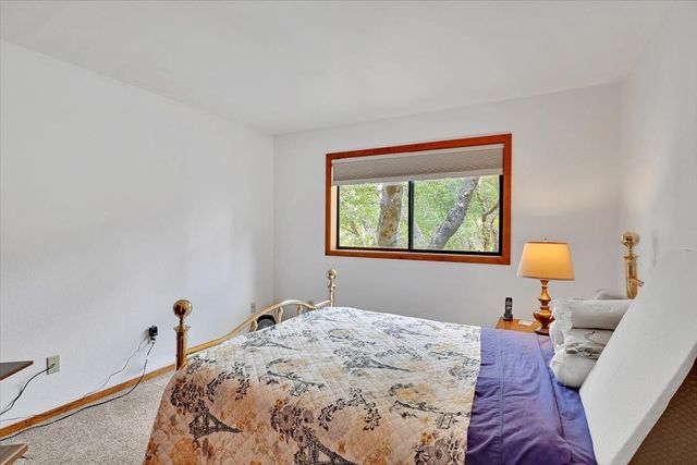 18370 Jayhawk Dr, Penn Valley, CA 95946