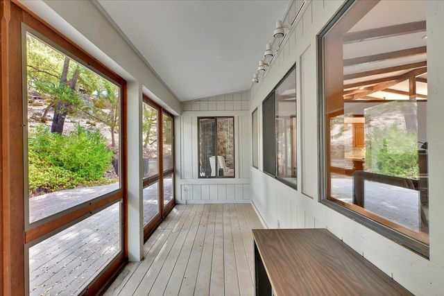 18370 Jayhawk Dr, Penn Valley, CA 95946