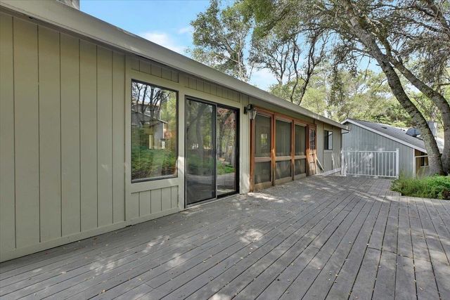 18370 Jayhawk Dr, Penn Valley, CA 95946