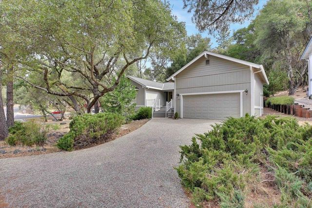 18370 Jayhawk Dr, Penn Valley, CA 95946