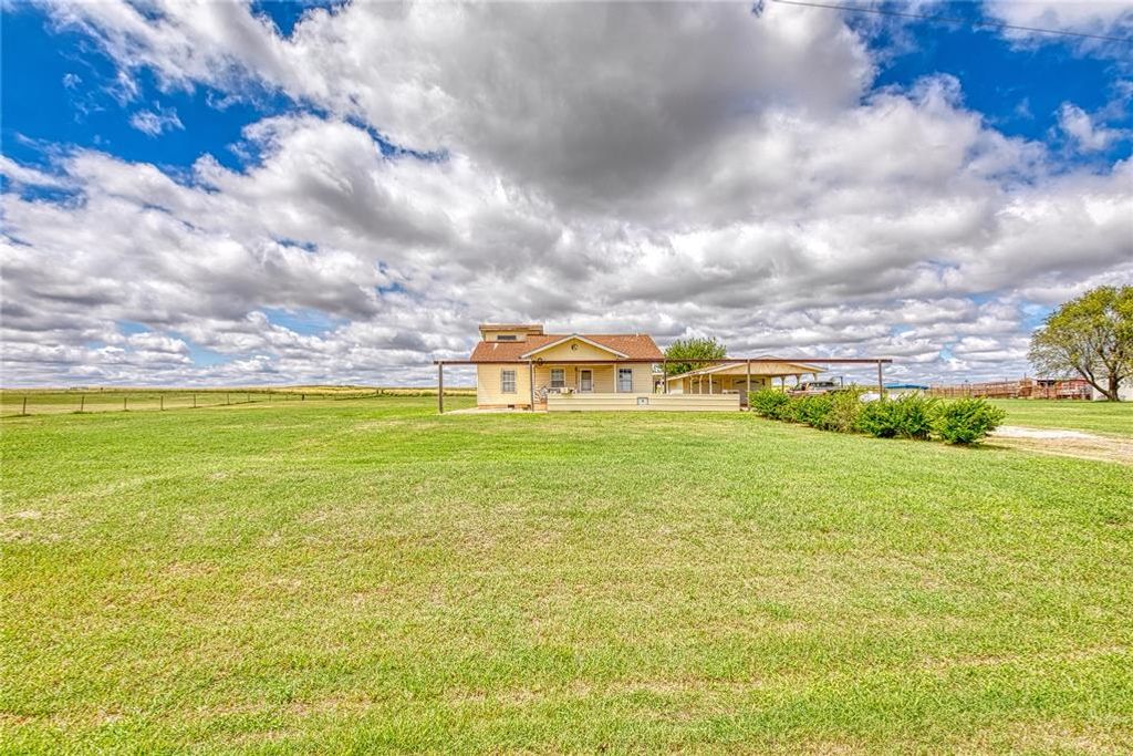 11117 N 2073 Road, Canute, OK 73626
