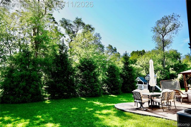 9292 Liberty Court, Livonia, MI 48150
