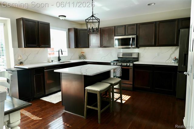 9292 Liberty Court, Livonia, MI 48150