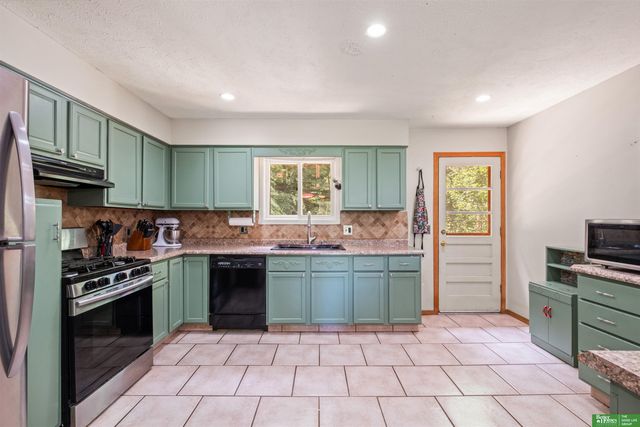 2520 S 8th Street, Omaha, NE 68108
