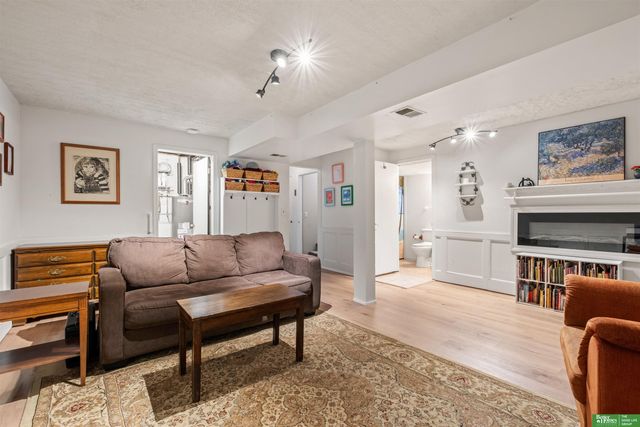 2520 S 8th Street, Omaha, NE 68108