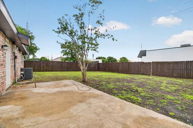 5348 Strickland Avenue, The Colony, TX 75056