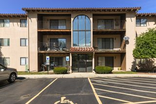 21W581 North Avenue 71, Lombard, IL 60148