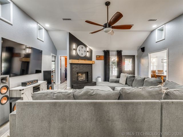 11608 N 109th East Place, Collinsville, OK 74021
