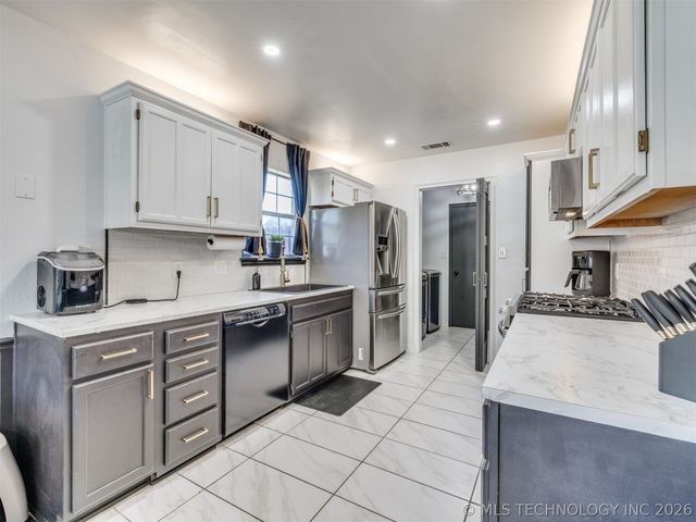 11608 N 109th East Place, Collinsville, OK 74021