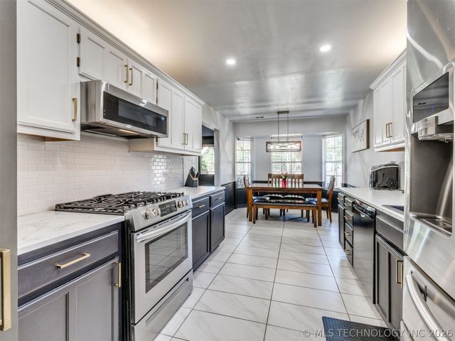 11608 N 109th East Place, Collinsville, OK 74021