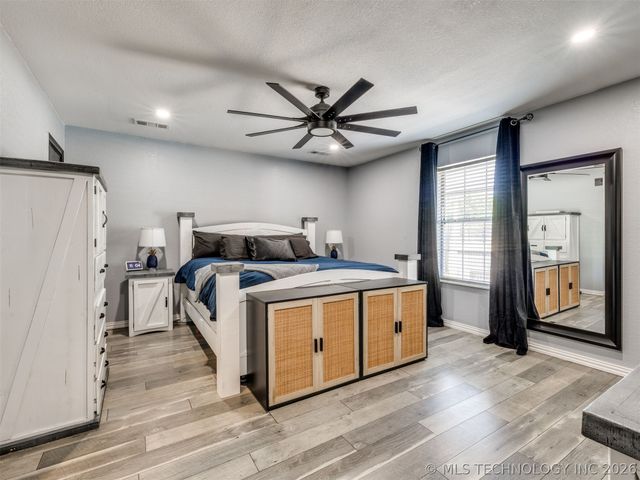 11608 N 109th East Place, Collinsville, OK 74021