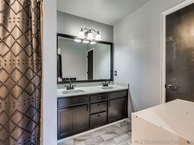 11608 N 109th East Place, Collinsville, OK 74021