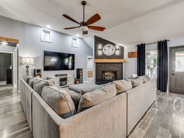 11608 N 109th East Place, Collinsville, OK 74021