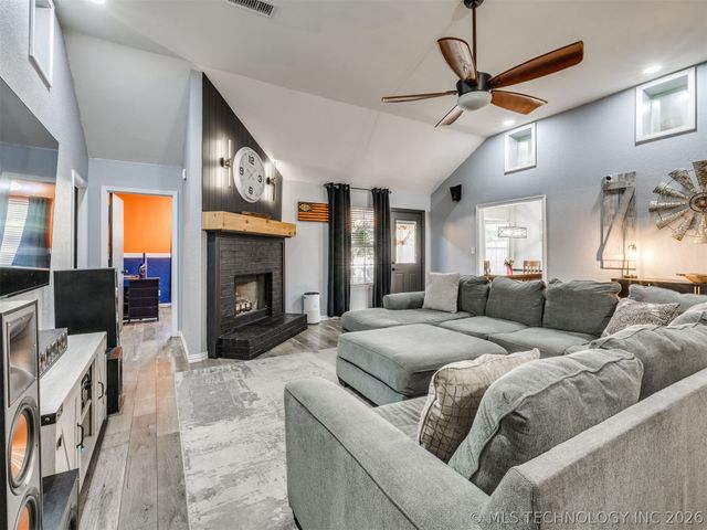 11608 N 109th East Place, Collinsville, OK 74021