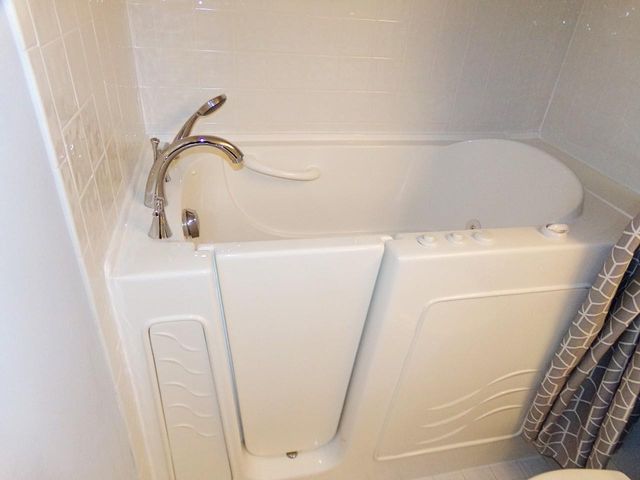 9563 Weldon Circle D110, Tamarac, FL 33321