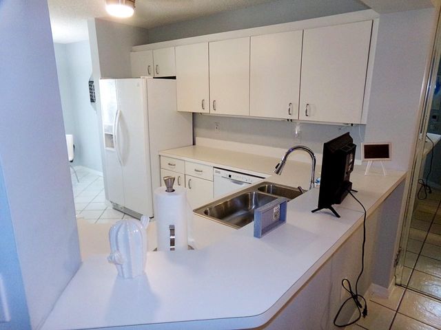 9563 Weldon Circle D110, Tamarac, FL 33321