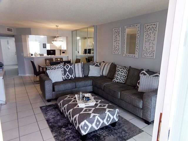 9563 Weldon Circle D110, Tamarac, FL 33321