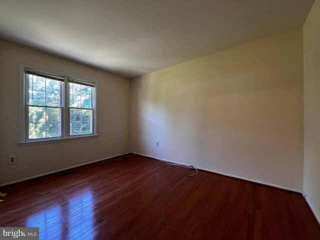 25 MARWOOD CT, Rockville, MD 20850