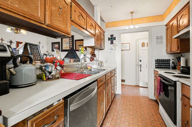 1108 Savannah Drive, Ennis, TX 75119