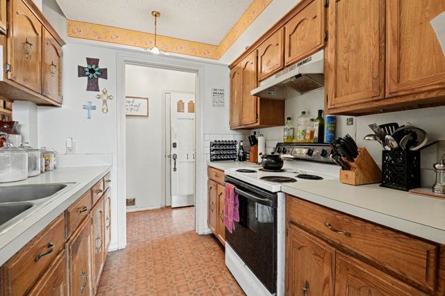 1108 Savannah Drive, Ennis, TX 75119