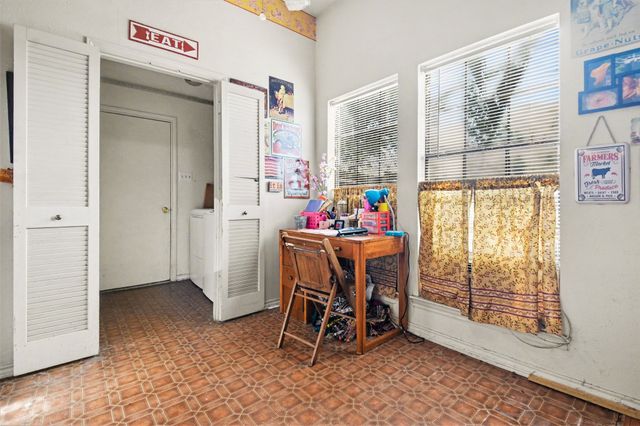 1108 Savannah Drive, Ennis, TX 75119