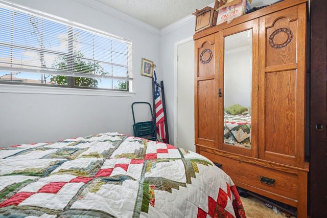 1108 Savannah Drive, Ennis, TX 75119