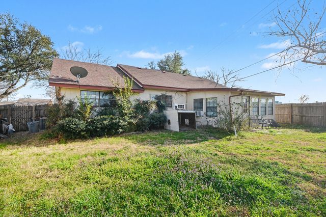 1108 Savannah Drive, Ennis, TX 75119